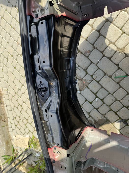 Задня панель багажника Tesla Model Y