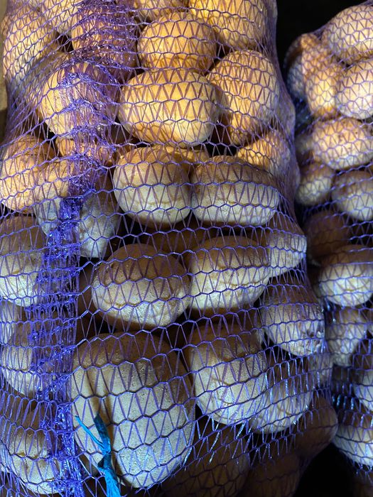 Продається домашня смачна картопля, сорт “Melody”, всередині жовта.