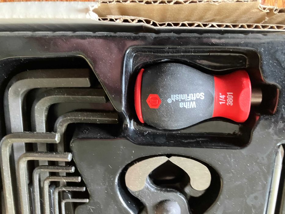 Zestaw narzędzi ręcznych renomowanej marki Wiha.