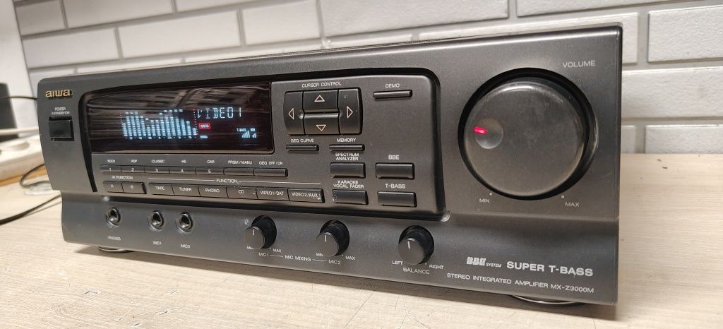 Wzmacniacz z procesorem dźwięku AIWA MX-Z3000M.