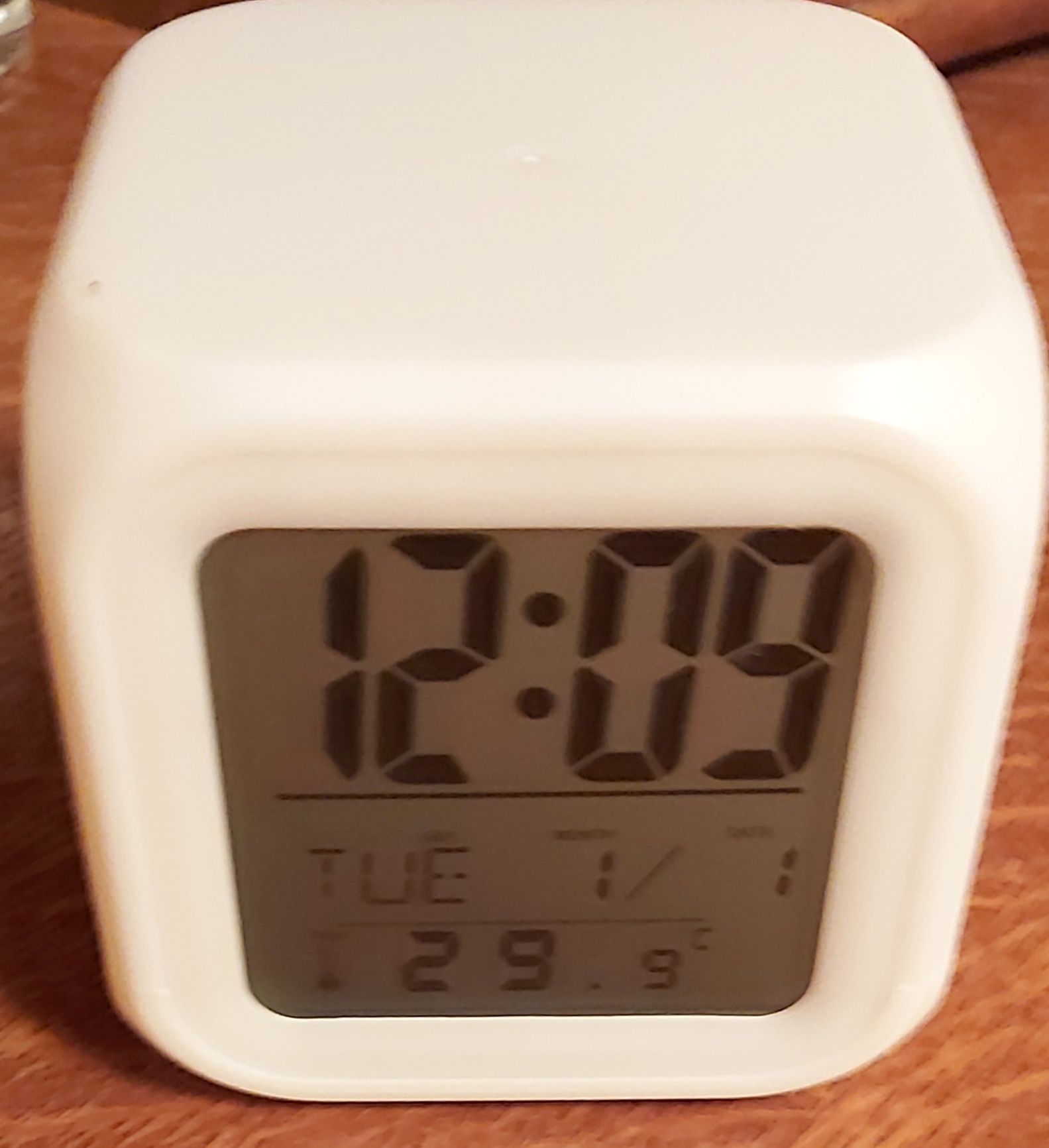 Продам часы ночник хамелеон с будильником и термометром