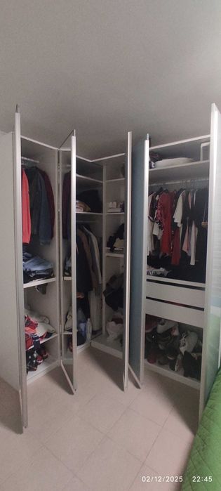 Roupeiro grande de estilo moderno