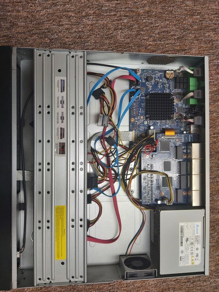 Rejestrator do monitoringu BCS NVR-1604-4K-P-III POE stan bdb