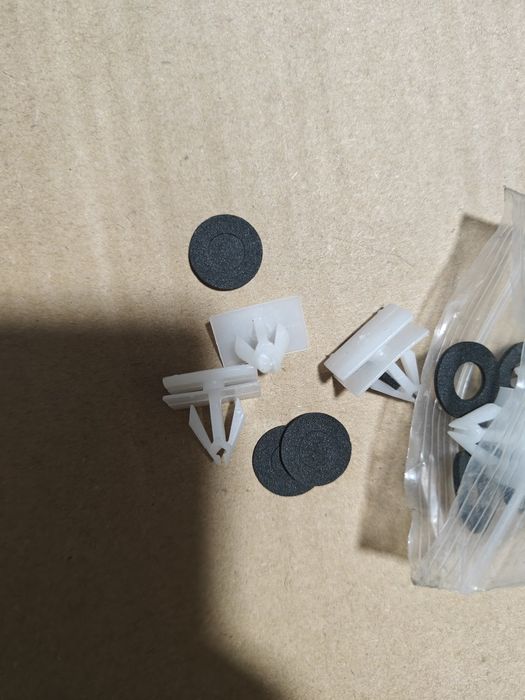 Кліпси в авто  з проставками