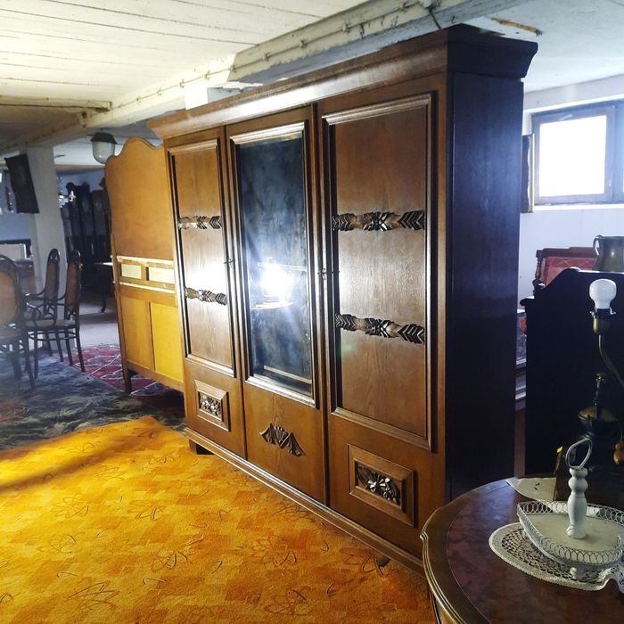 Stara ładna bibloteka rozbieralna