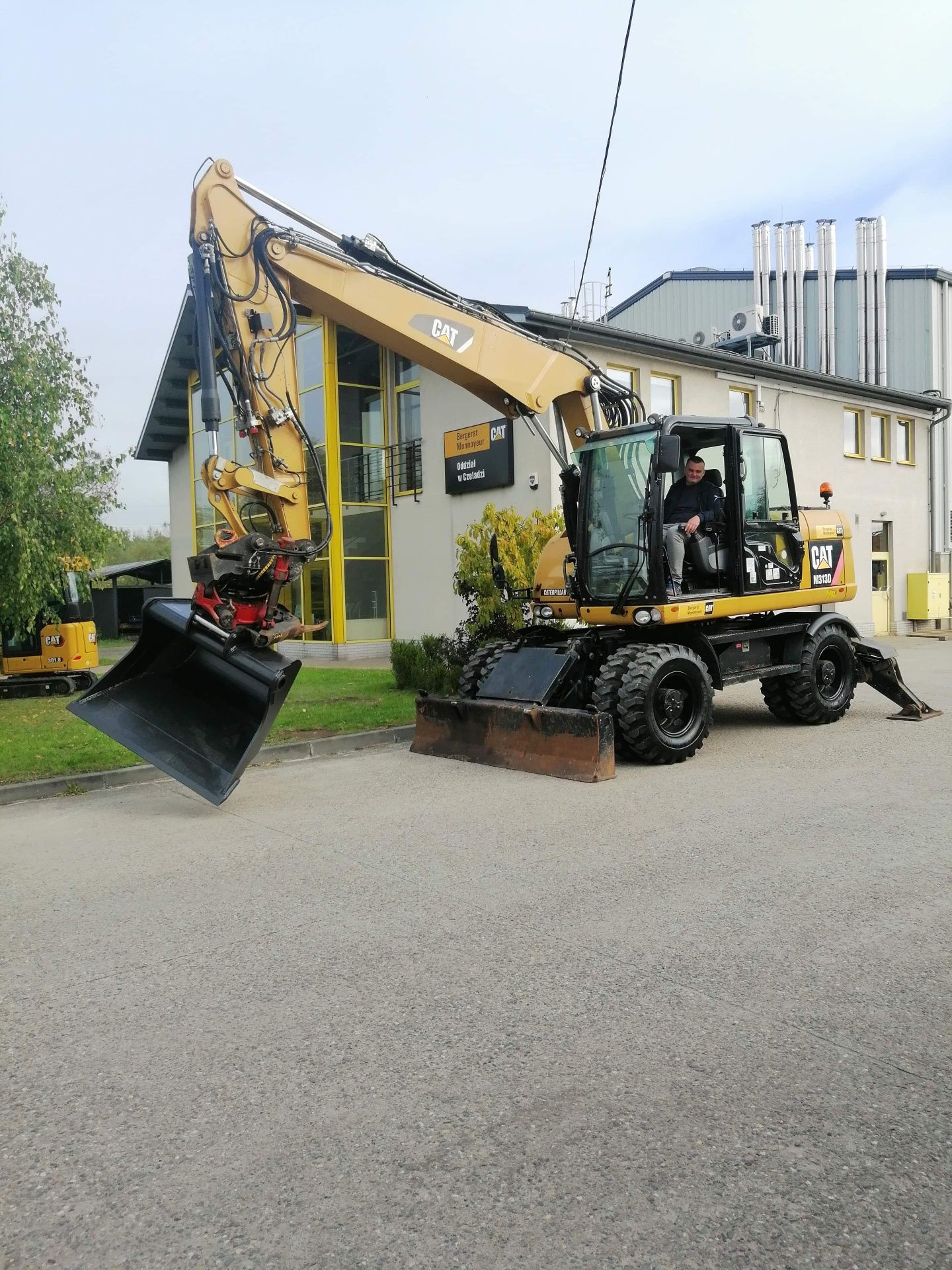 Usługi koparką kołową młot wyburzenia drogi korytowanie roboty ziemne