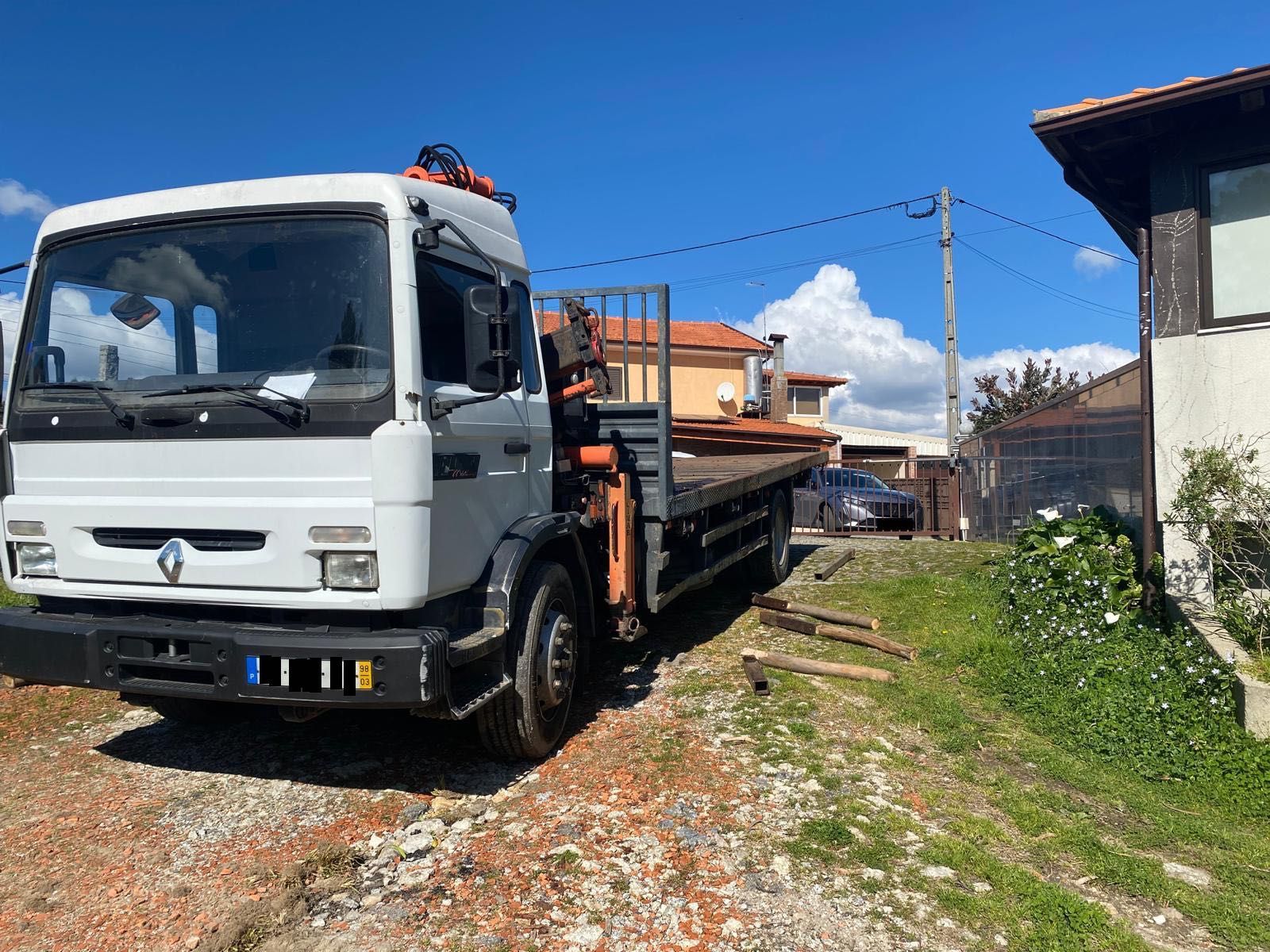 Renault Midliner M180 C/ Grua - **OTIMO ESTADO**