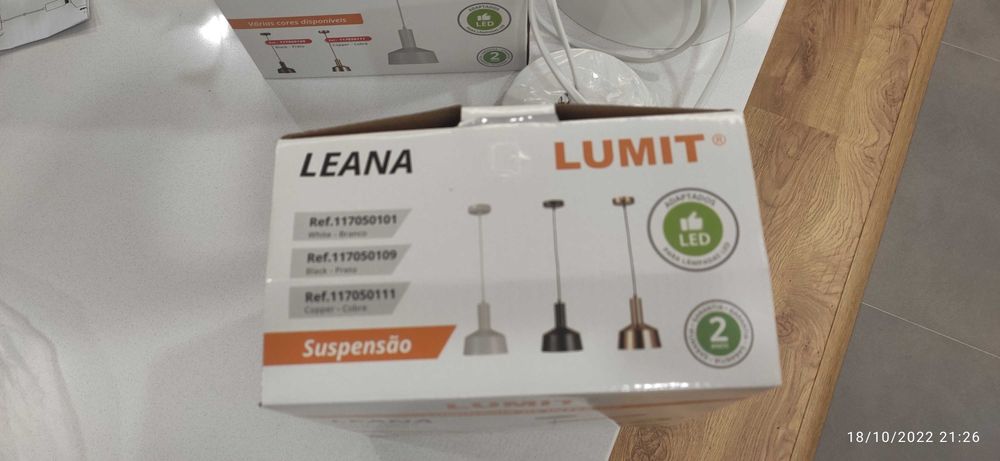 2 Candeeiros suspensos teto
