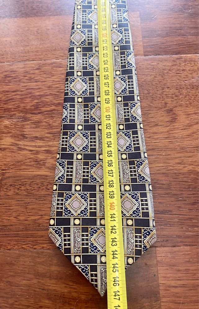 Krawat z wzorem z brązem