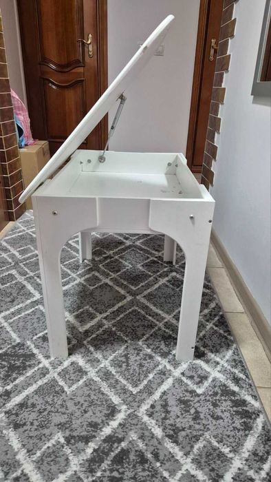 Продам стіл дитячий з стільчиком