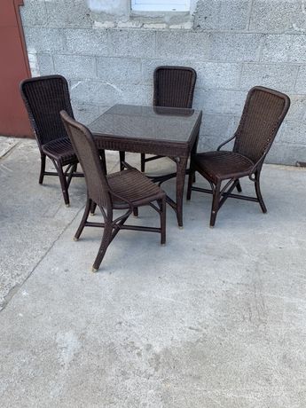 Stół rattanowy wiklinowy z krzesłami