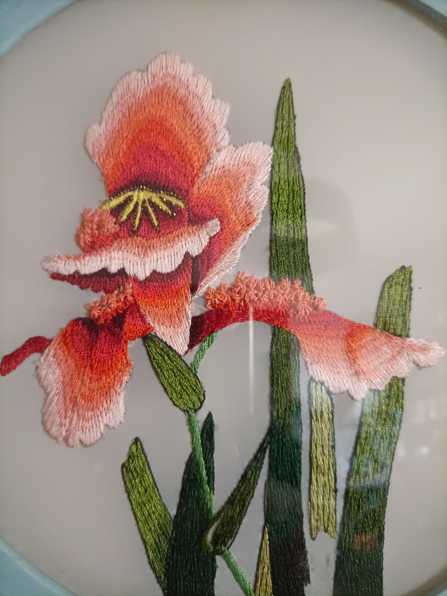 Bordado floral emoldurado