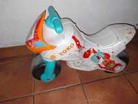 Brinquedo mota para crianca em bom estado
