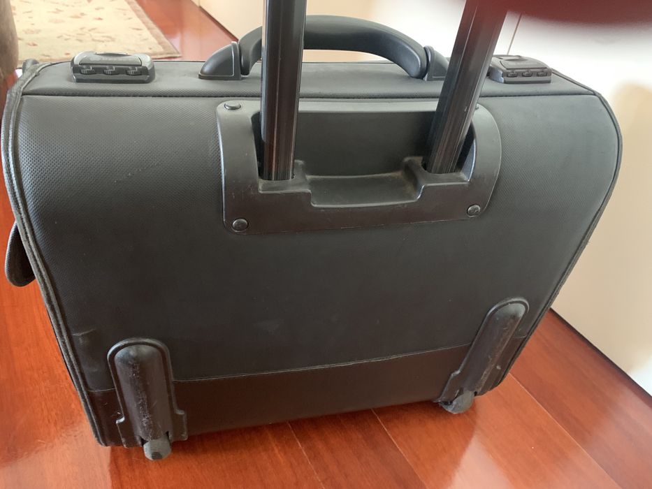 Mala de piloto /Pasta / Troley para pc Delsey