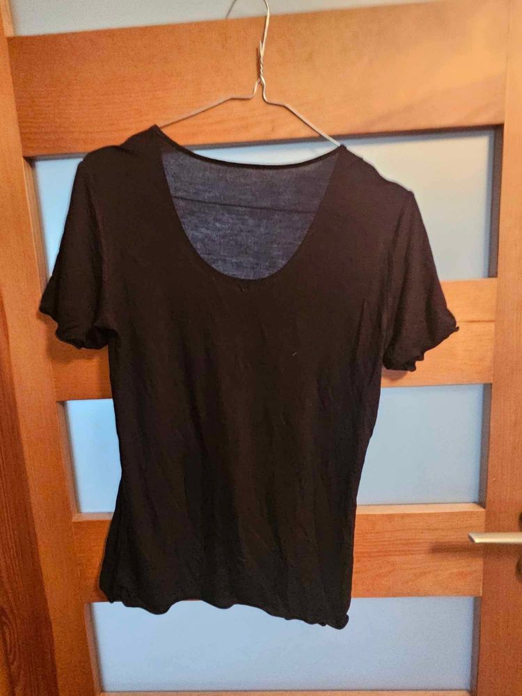 Czarny t-shirt bluzka z błyszczącą aplikacją S