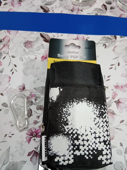 Pokrowiec  saszetka na karabinek na podróż,na rower,na klucze