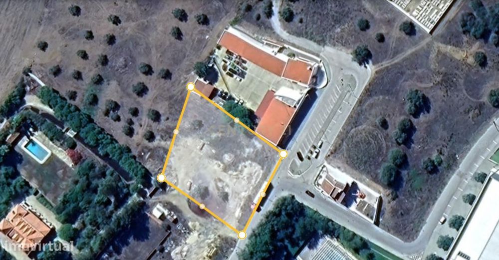 Terreno Urbano com 2.500 m², capacidade construção de 1.500m2, habitac