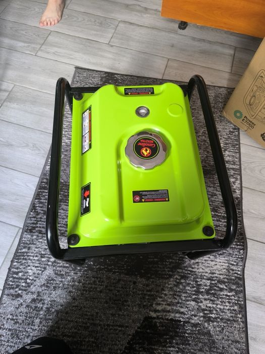 Продам бенз генератор на 3.5 кв