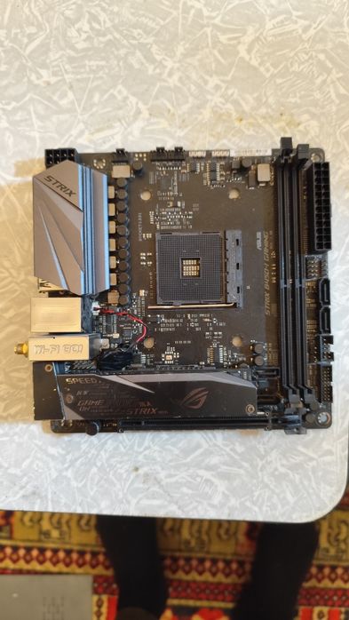 Asus ROG B450i ITX під ремонт, опис.