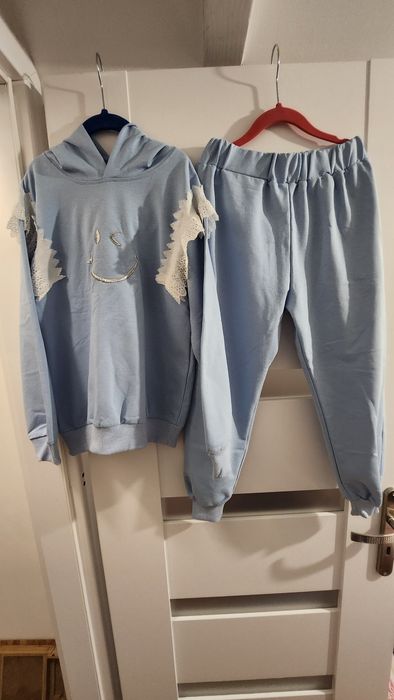 Świetny śliczny komplet dres bluza spodnie kaptur falbanki hafty buźki