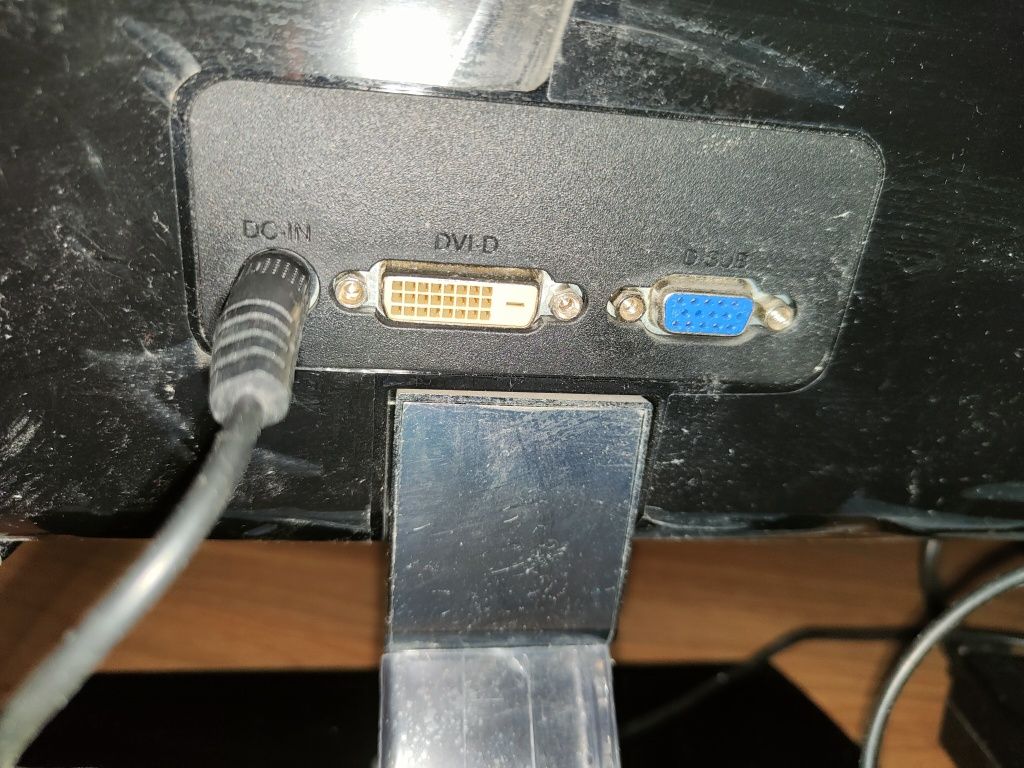 Monitor LG FLATRON E2260T 21,5'' panoramiczny mat + zasilacz