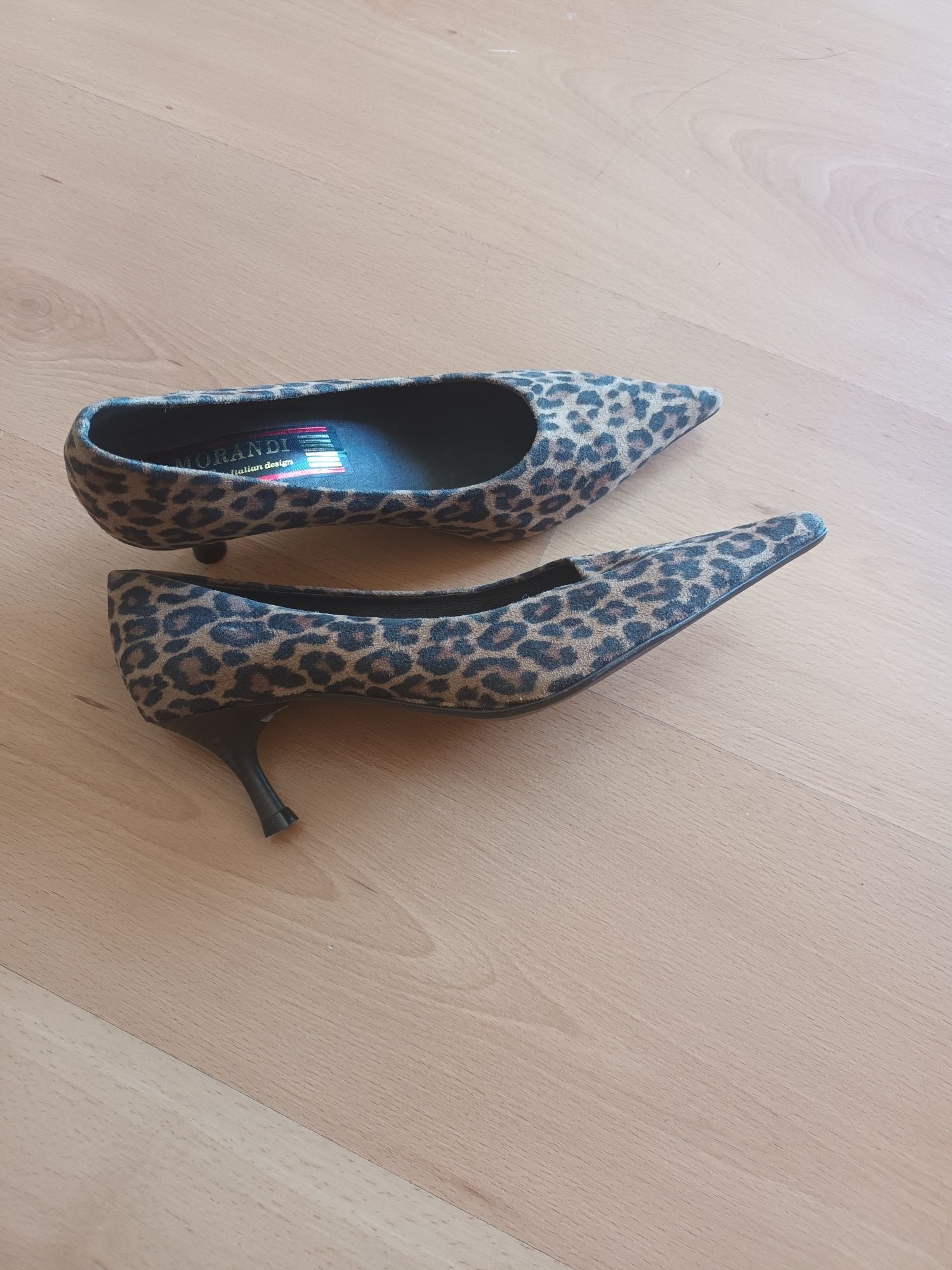 Sapatos tigresa Novos 37