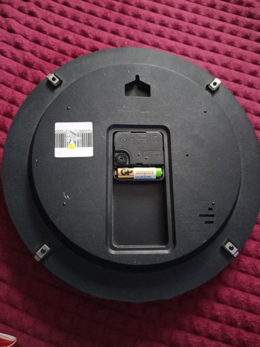 Zegar na ścianę na baterię