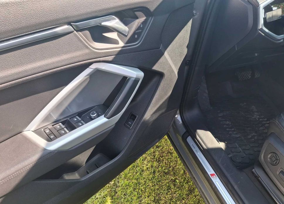 Audi Q3 Premium Plus 2021 року