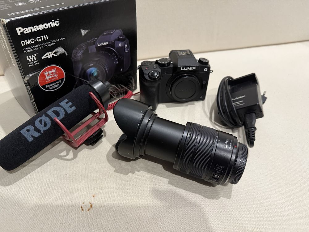 Panasonic Lumix G7 + Lente Lumix 14-140mm F3.5-5.6 + Microfone RODE