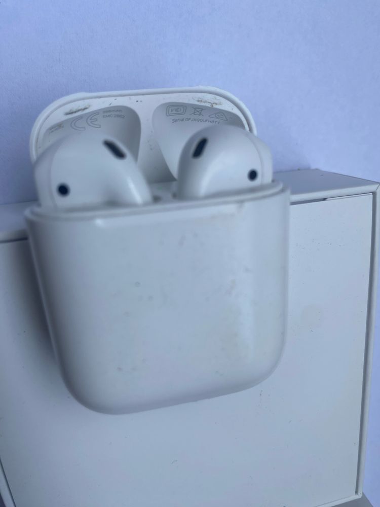 Apple AirPods 2 with charging case original