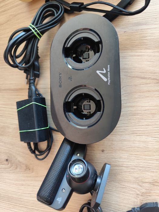 Kontrolery move plus oryginalna ładowarka, kamera i gra