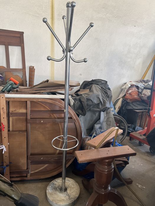 Cabide metalico bom estado