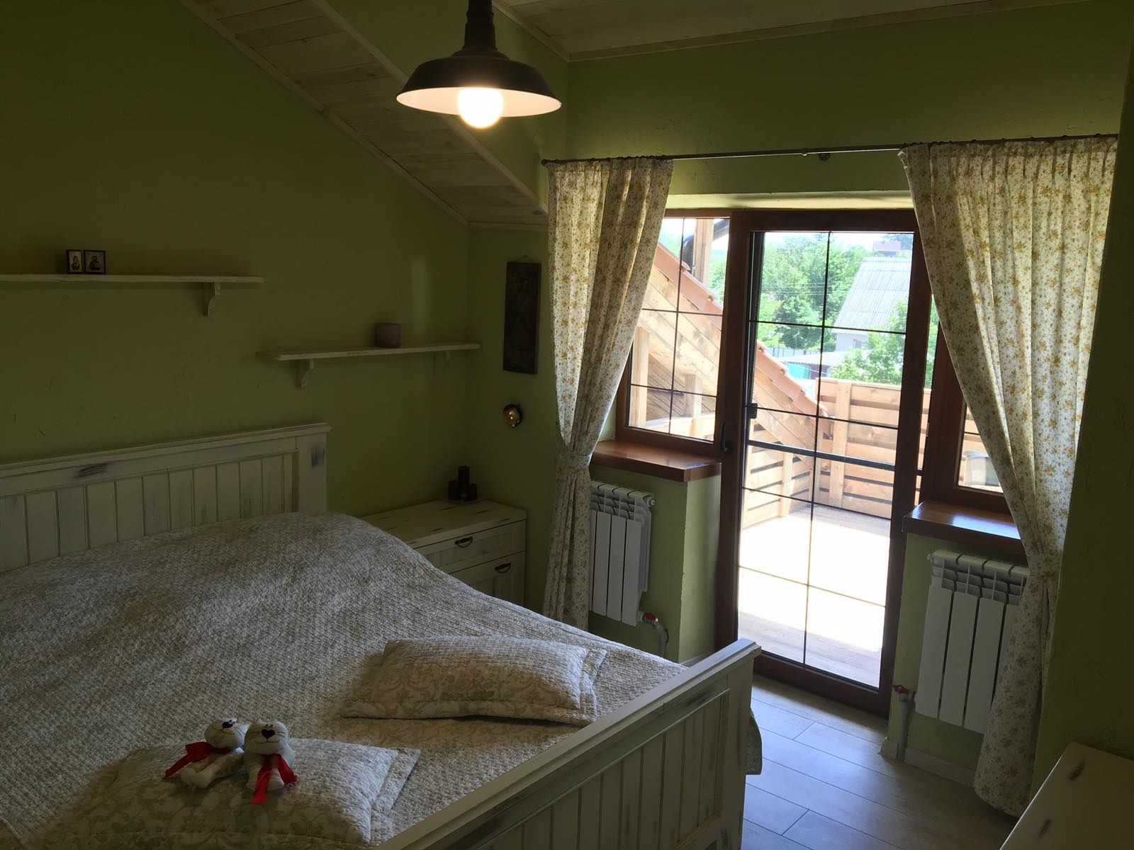 Продам 2 этажный дом 180м  с баней