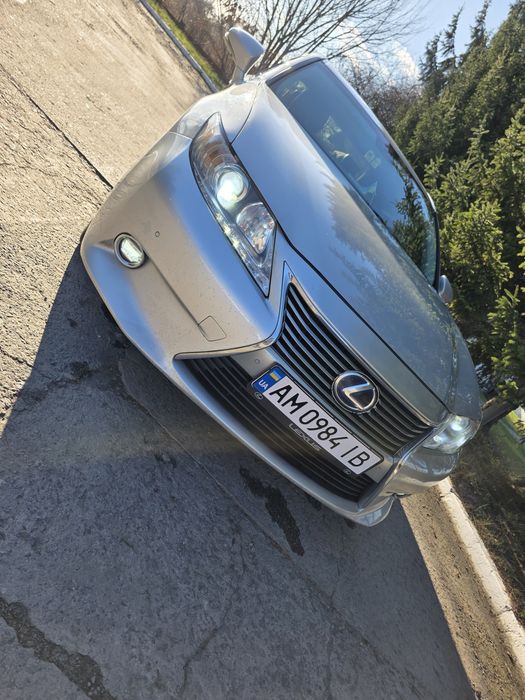 Продам Lexus ES300H 2.5 гібрид