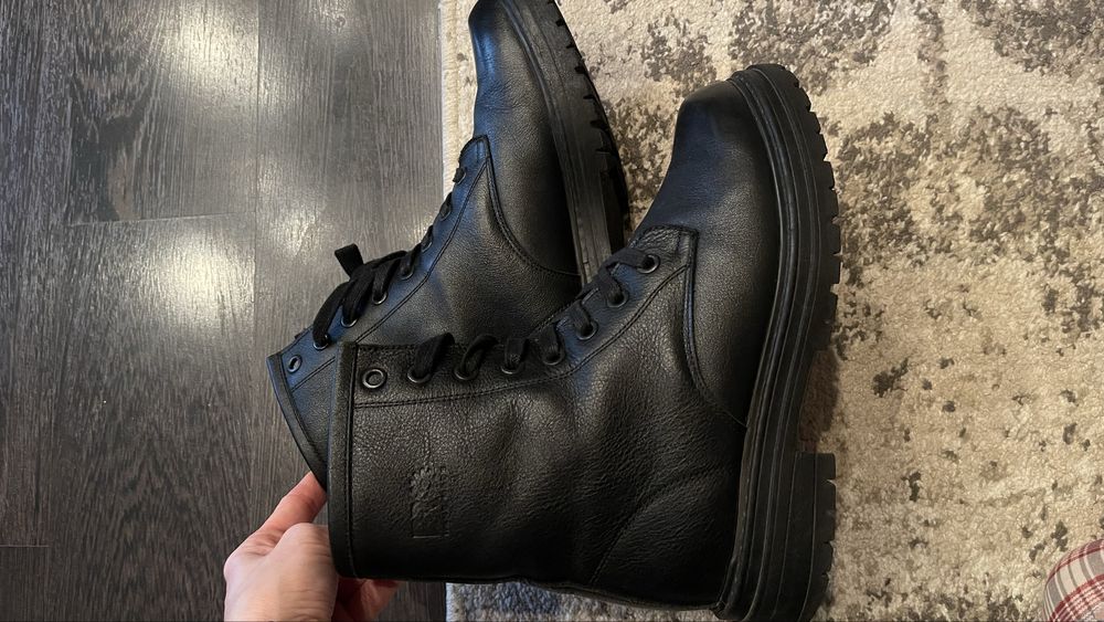 Жіночі шкіряні ботинки