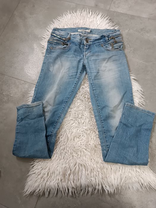 Spodnie jeansowe damskie New Play z zameczkami