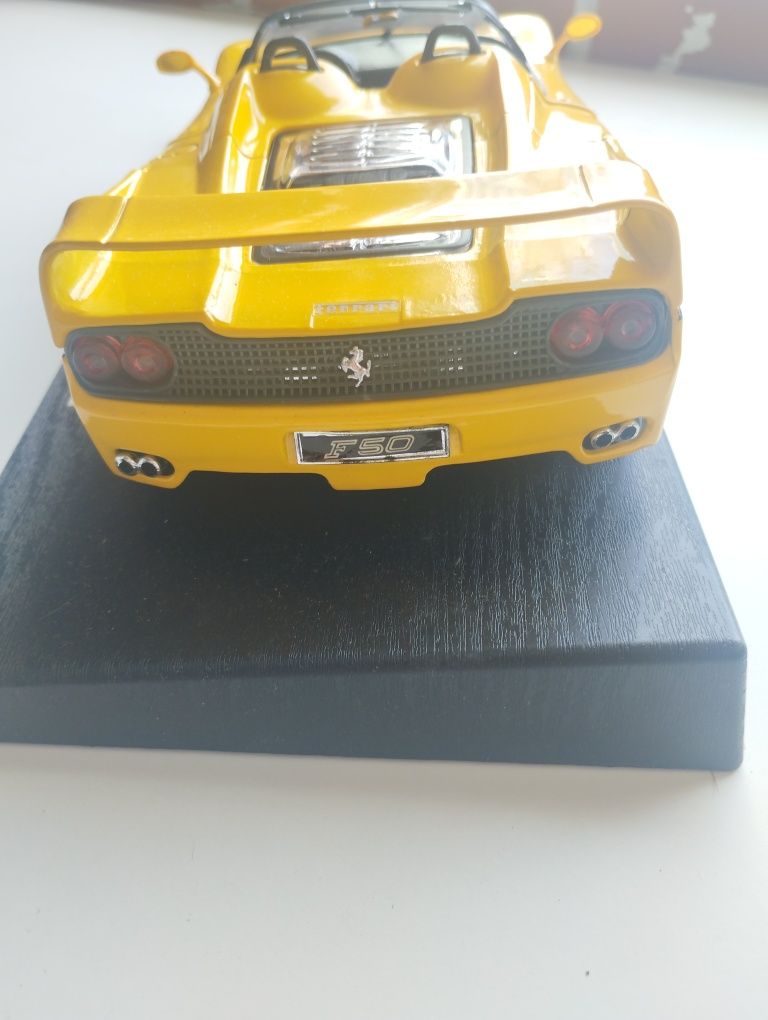 Miniatura Ferrari F50 - 1:18 (Com caixa)