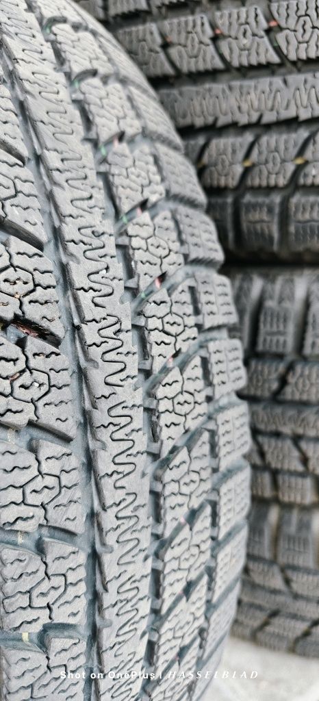 Резина  205/65r 16 зимова TOYO  observe GSi 5