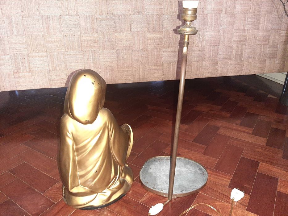 Candeeiro com Figura Cerâmica