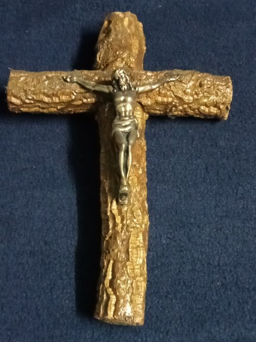 Vendo dois crucifixo em bom estado