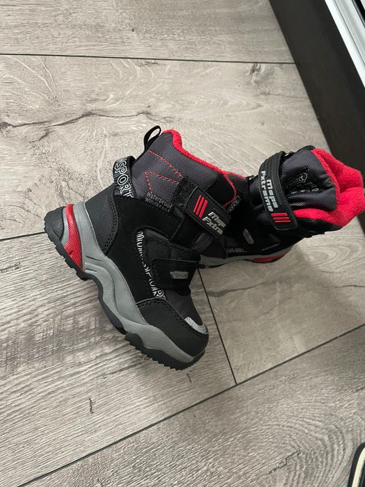 Дитяче зимове взуття розмір 23