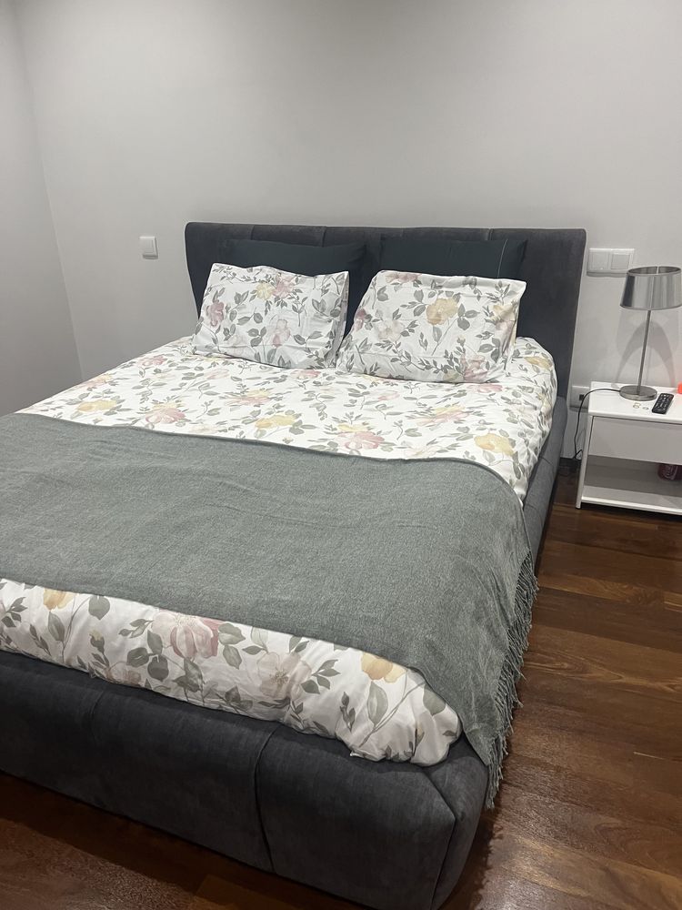 Cama nova com estrado elevatorio