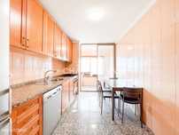 Apartamento T2+1 c/ Garagem Box em Santa Marinha (Devesas)