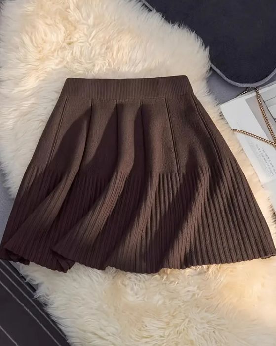 Шоколадна тепла спідничка в розмірі М