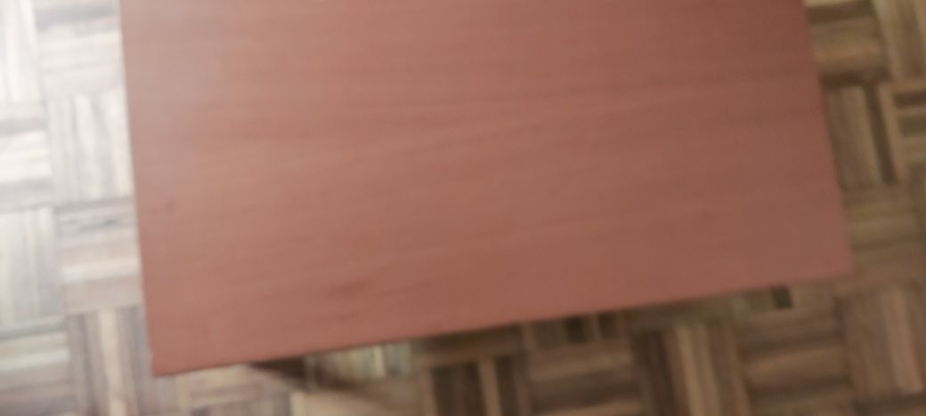Móvel da sala e mesa um cinzento e um castanho
