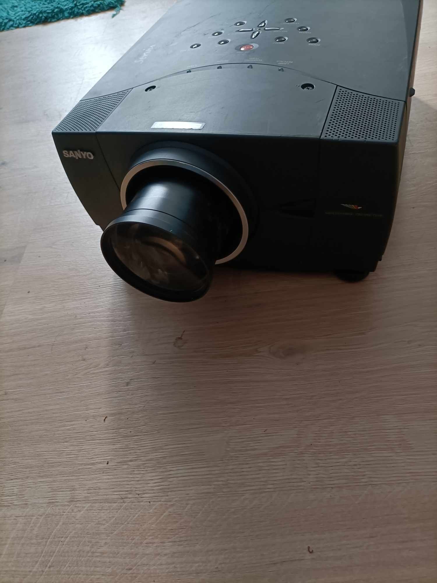 Projektor Sanyo  PLV-80L