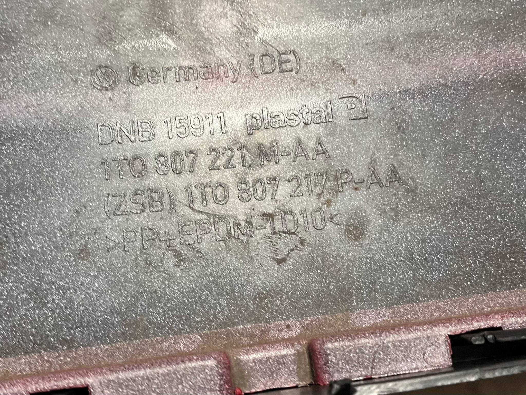 Zderzak przedni kmp. Vw Touran 1T0 10-15 bez pdc i sprysków kratki