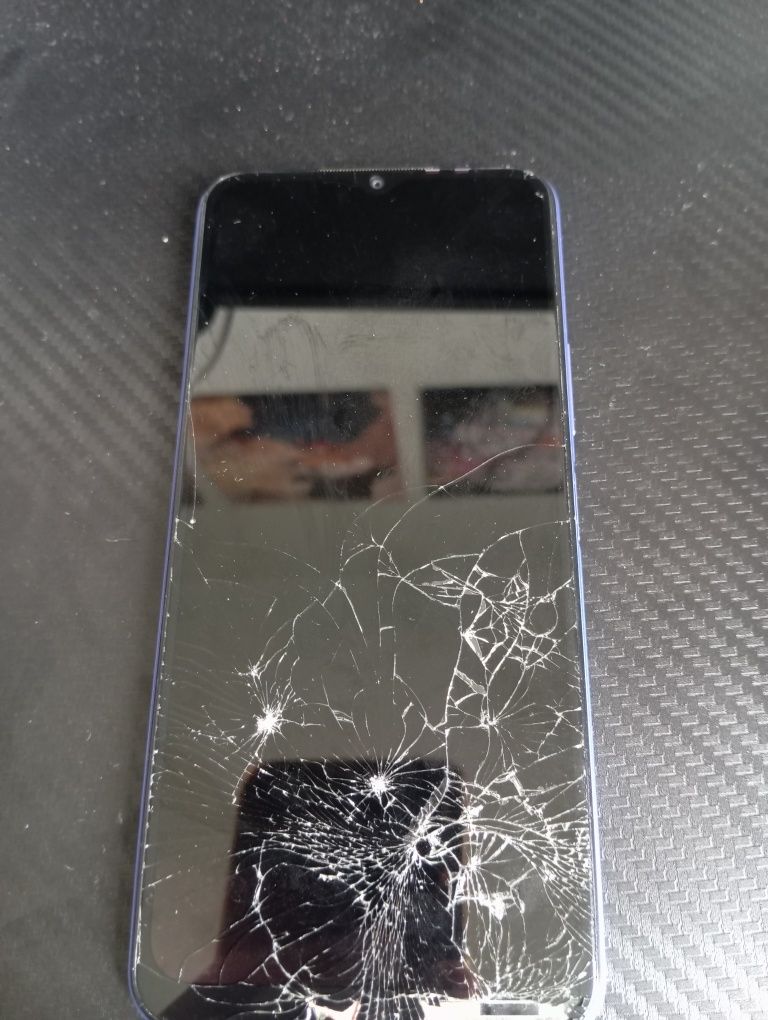 Telefon VIVO y21