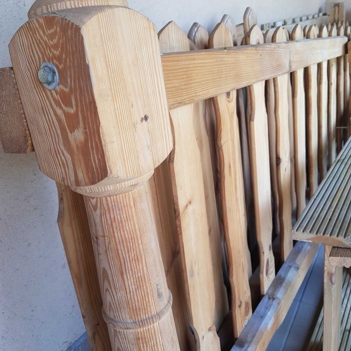 balustrada drewniana, przęsła drewniane, furtka