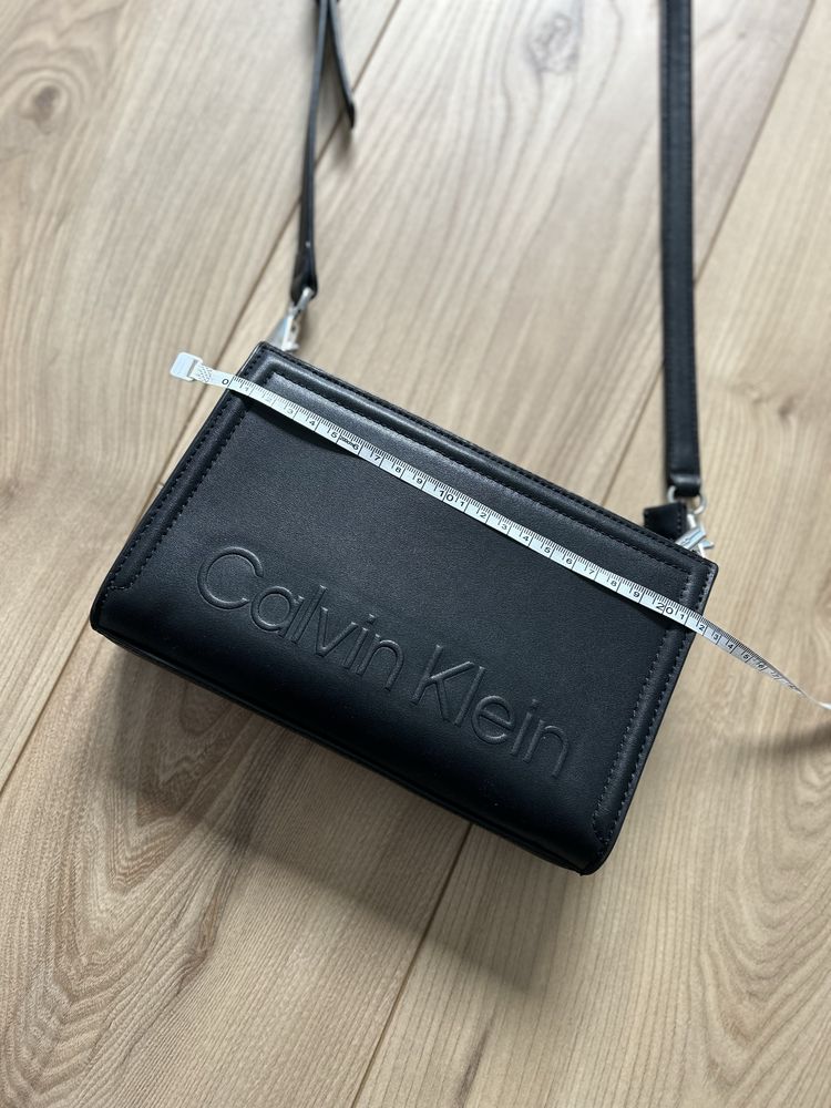 Czarna mała torebka kopertówka Calvin Klein CK eko skóra